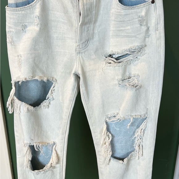 1 teaspoon very distressed, crop denim size 28. - Picture 2 of 8